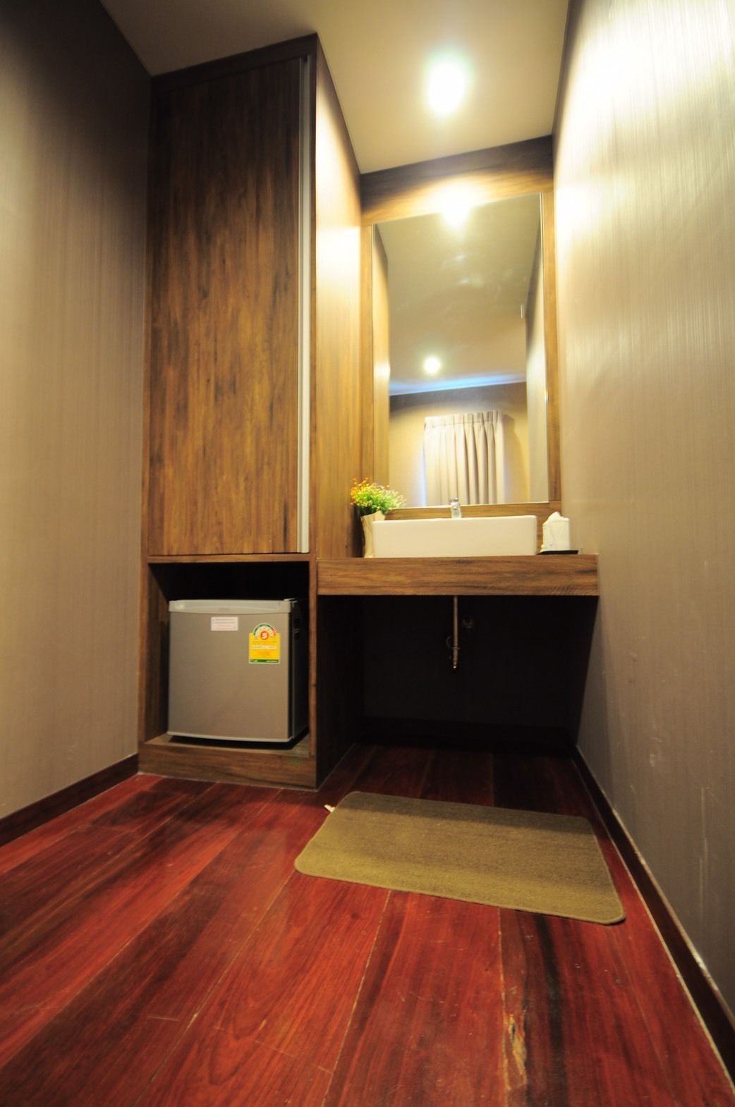 Quarto standard, 1 quarto, para não fumantes, vista para o rio | Pia do banheiro