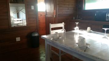 Panoramic Cabin, 1 Queen Bed, Ocean View, Beachfront | Private kitchen