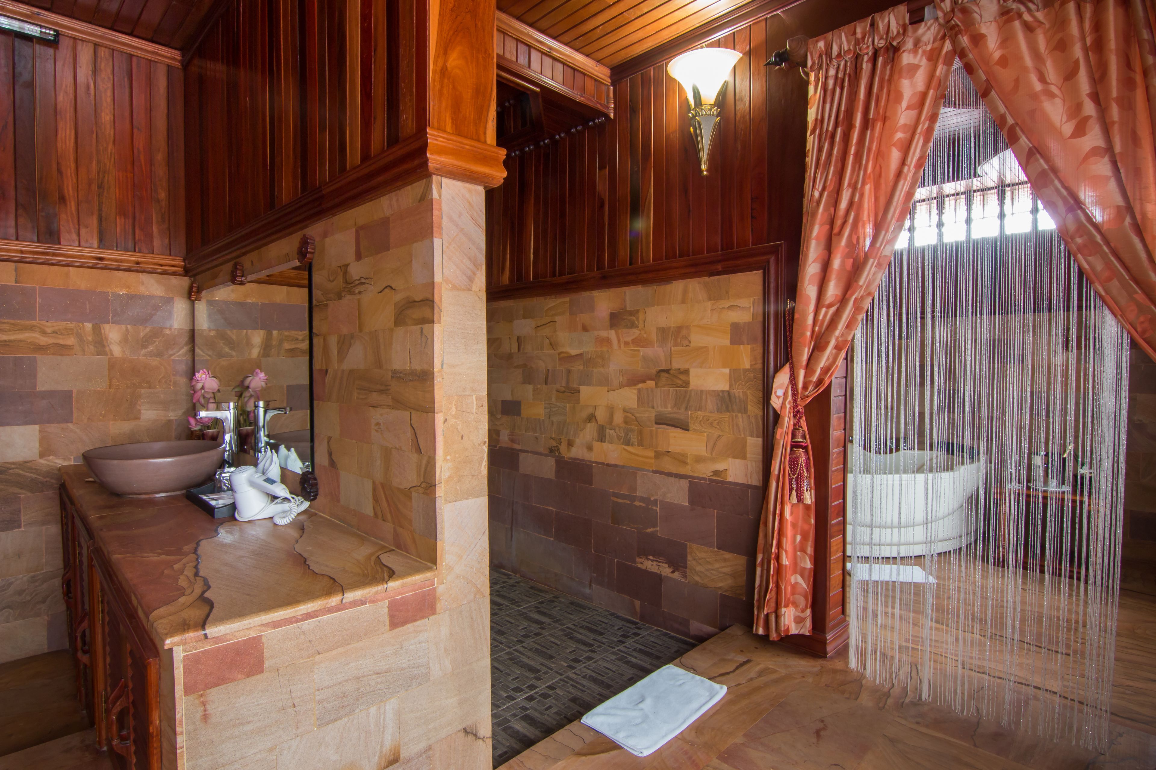 royal suite | bathroom | free toiletries, hair dryer, bathrobes, slippers