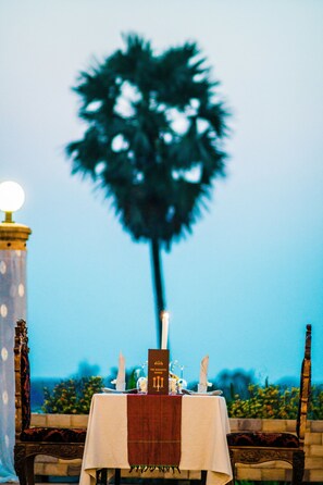 Outdoor dining - Model Residence and Spa (Siem Reap)