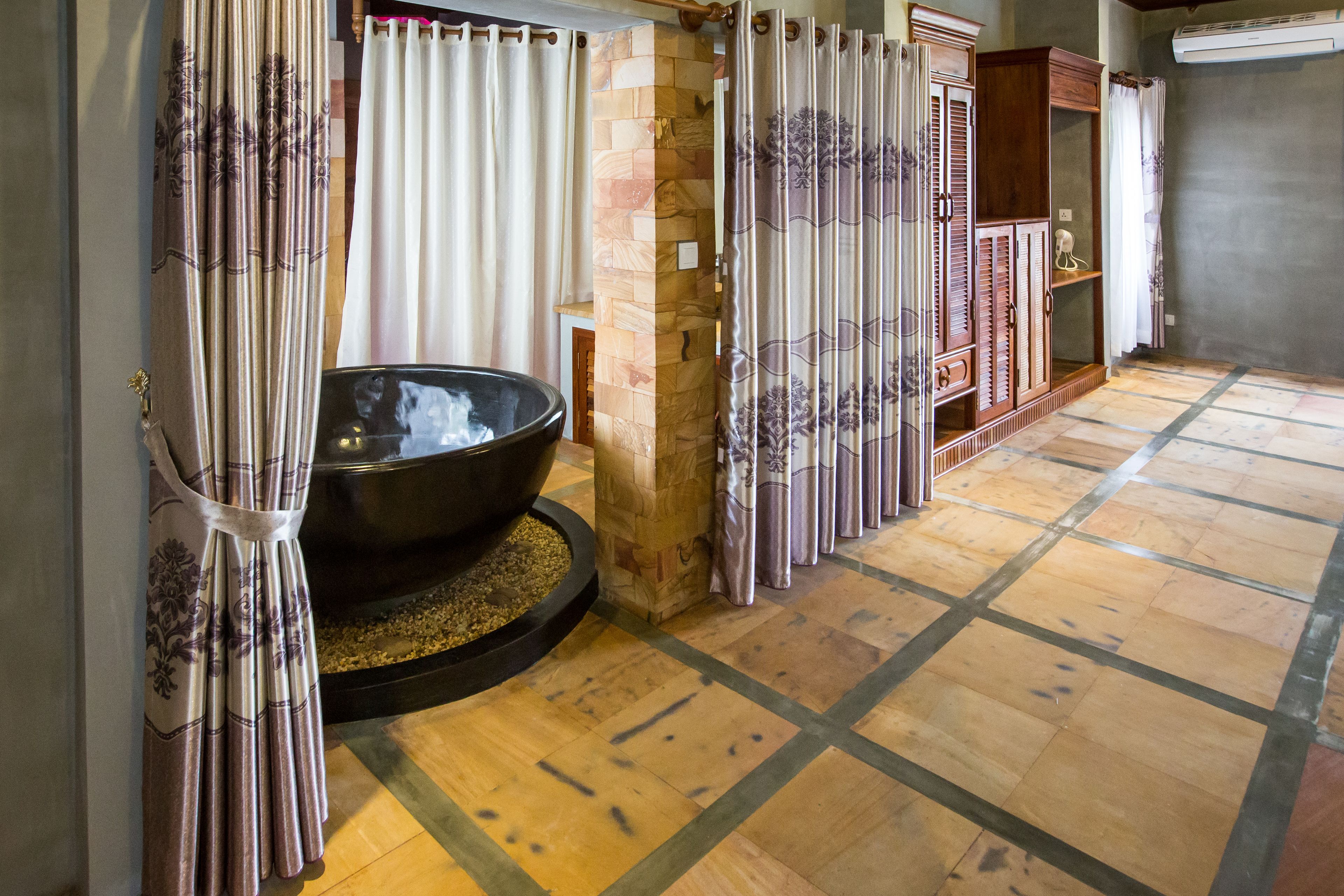 family suite | deep-soaking bathtub