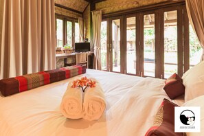 Supeiror Cottage | Minibar med vissa gratis produkter och värdeförvaringsskåp på rummet