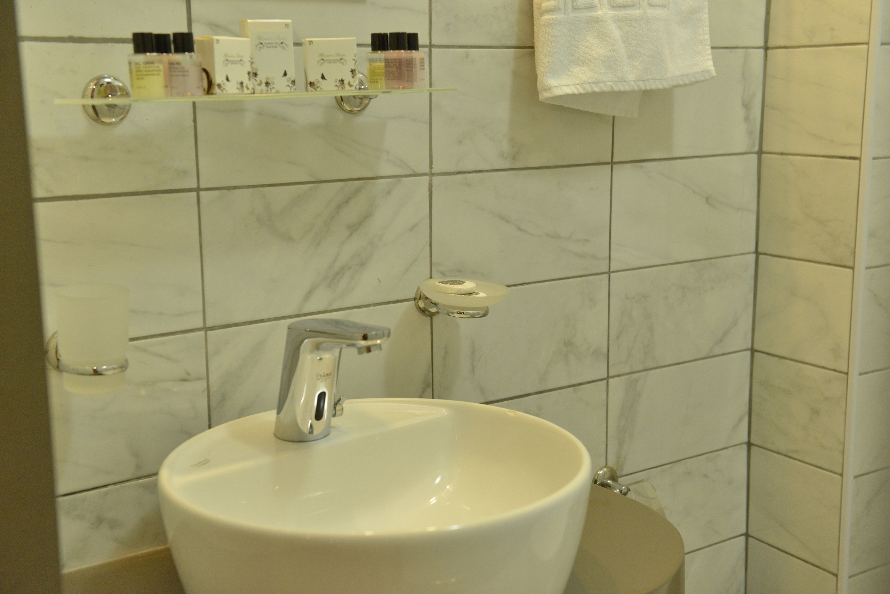 Bathroom sink