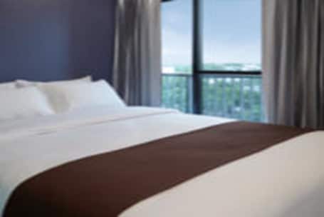 Desk, blackout drapes, free WiFi, bed sheets