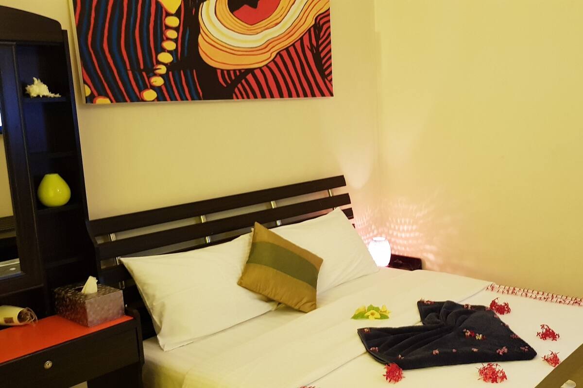 Kamar Double Premium untuk 1 Orang, Bebas Asap Rokok, pemandangan kebun | 1 kamar tidur, seprai premium, minibar, dan brankas