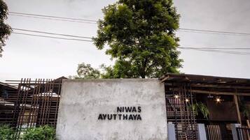 A sign with "NIWAS AYUTTHAYA" indicating the location.