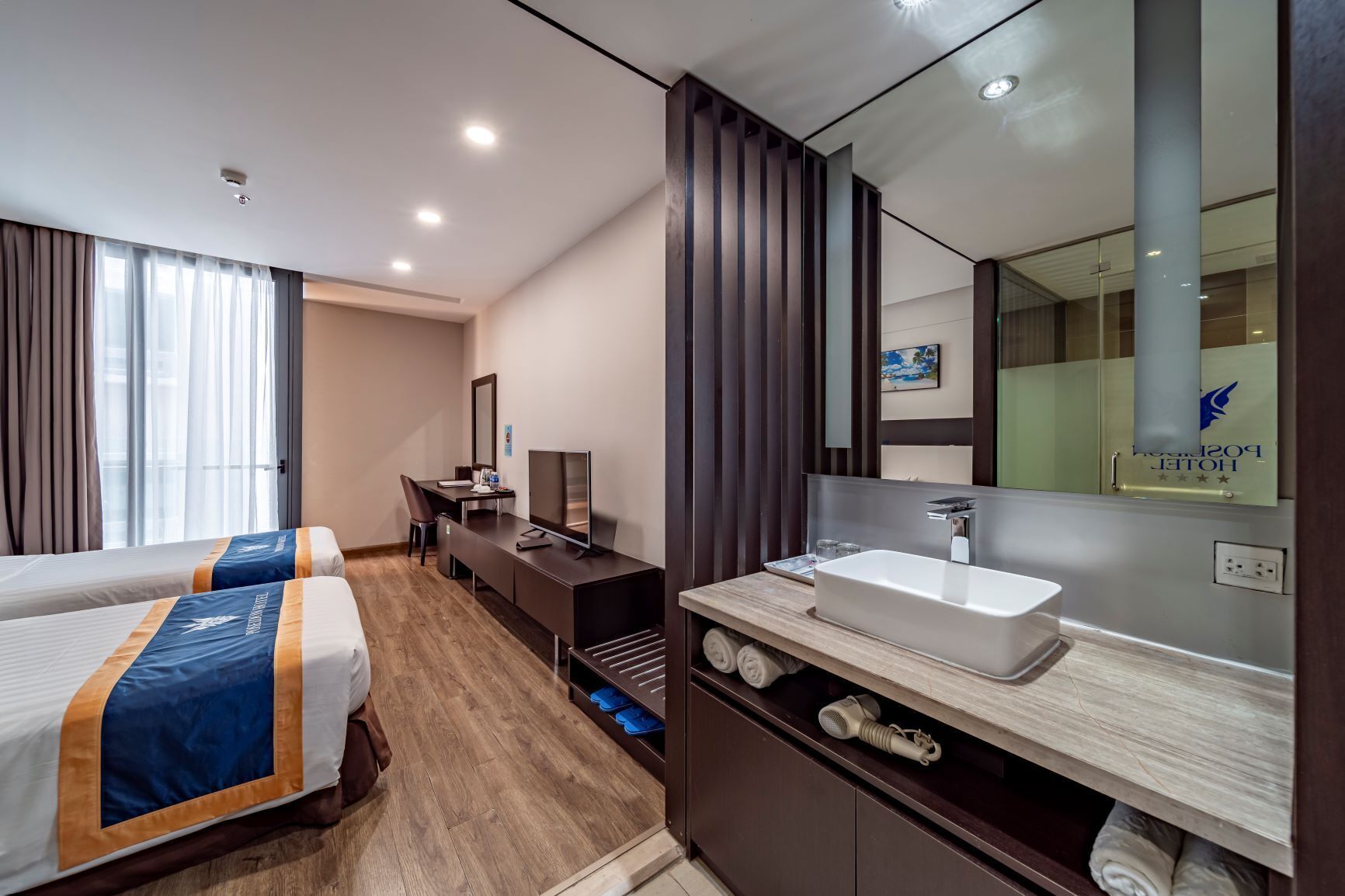 Superior Room, Balcony | Minibar, in-room safe, individually decorated, desk