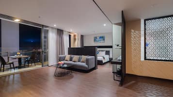 Poseidon Suite | Minibar, in-room safe, individually decorated, desk