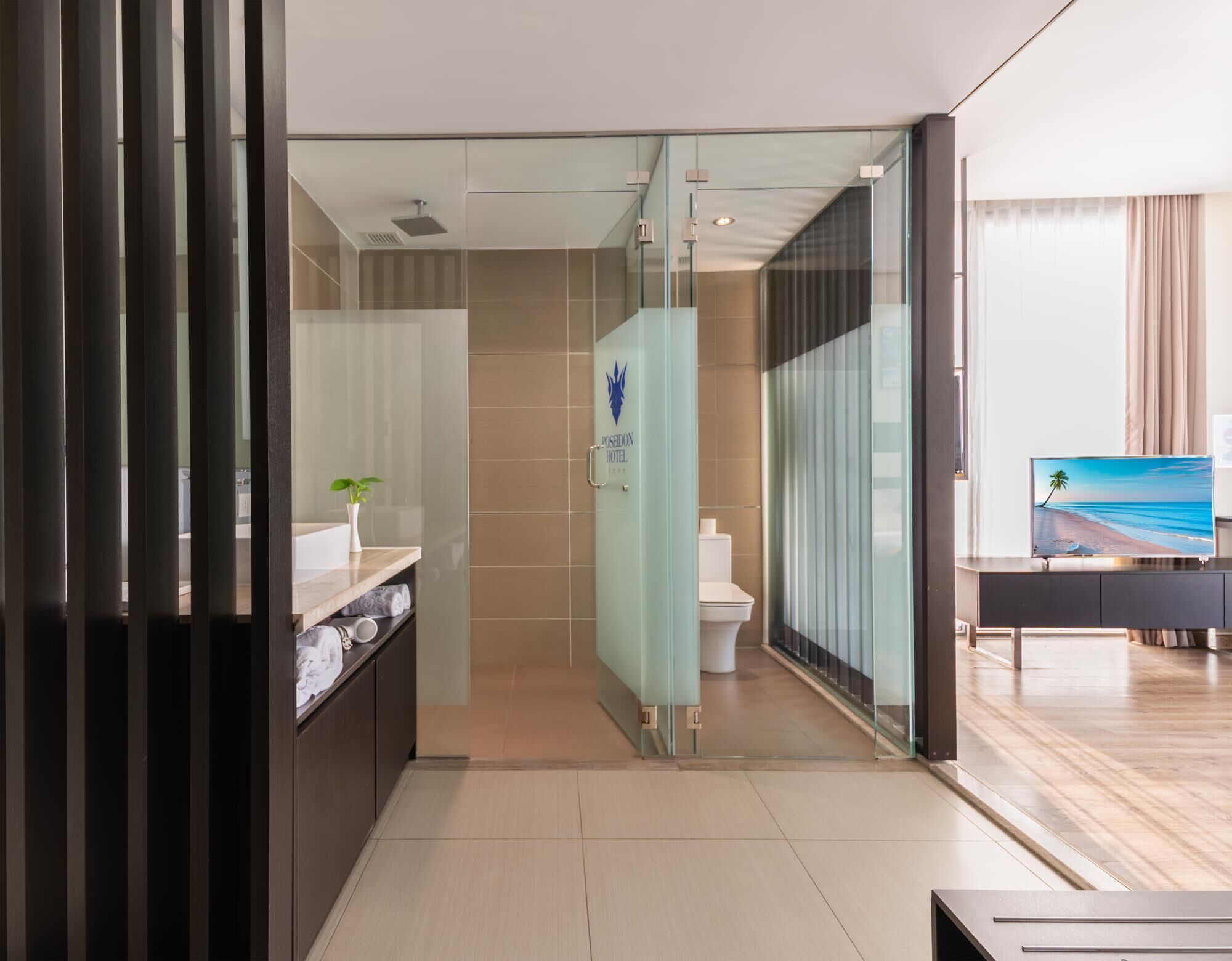 Senior kamer, balkon (Deluxe) | Badkamer | Gratis toiletartikelen, een haardroger, badjassen, pantoffels