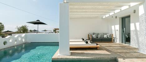 Outdoor pool, sun loungers
