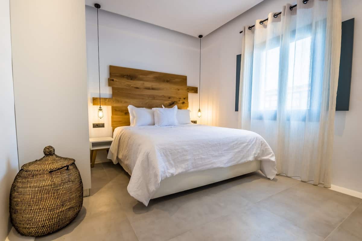 Lakens van Egyptisch katoen, luxe beddengoed, een kluis op de kamer