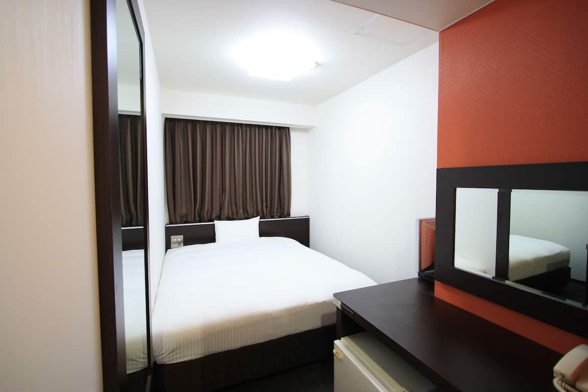 Down duvets, desk, iron/ironing board, free WiFi