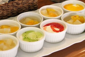 Daily buffet breakfast (JPY 1300 per person) - Green Rich Hotel Suizenji (Kumamoto)