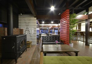 Living area - ZEN Hostel (Yamanouchi)
