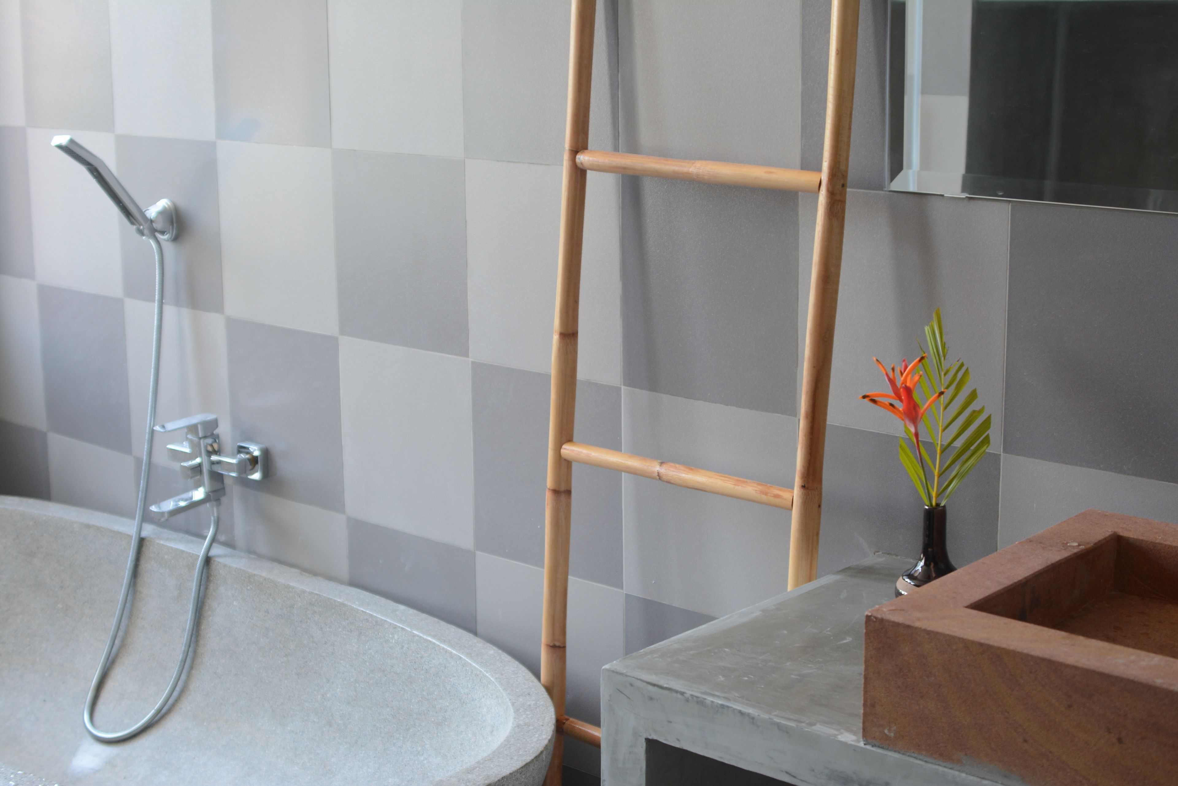 separate bathtub and shower, free toiletries, towels