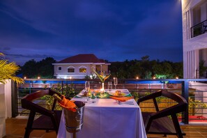 บริเวณรับประทานอาหารสำหรับคู่รัก