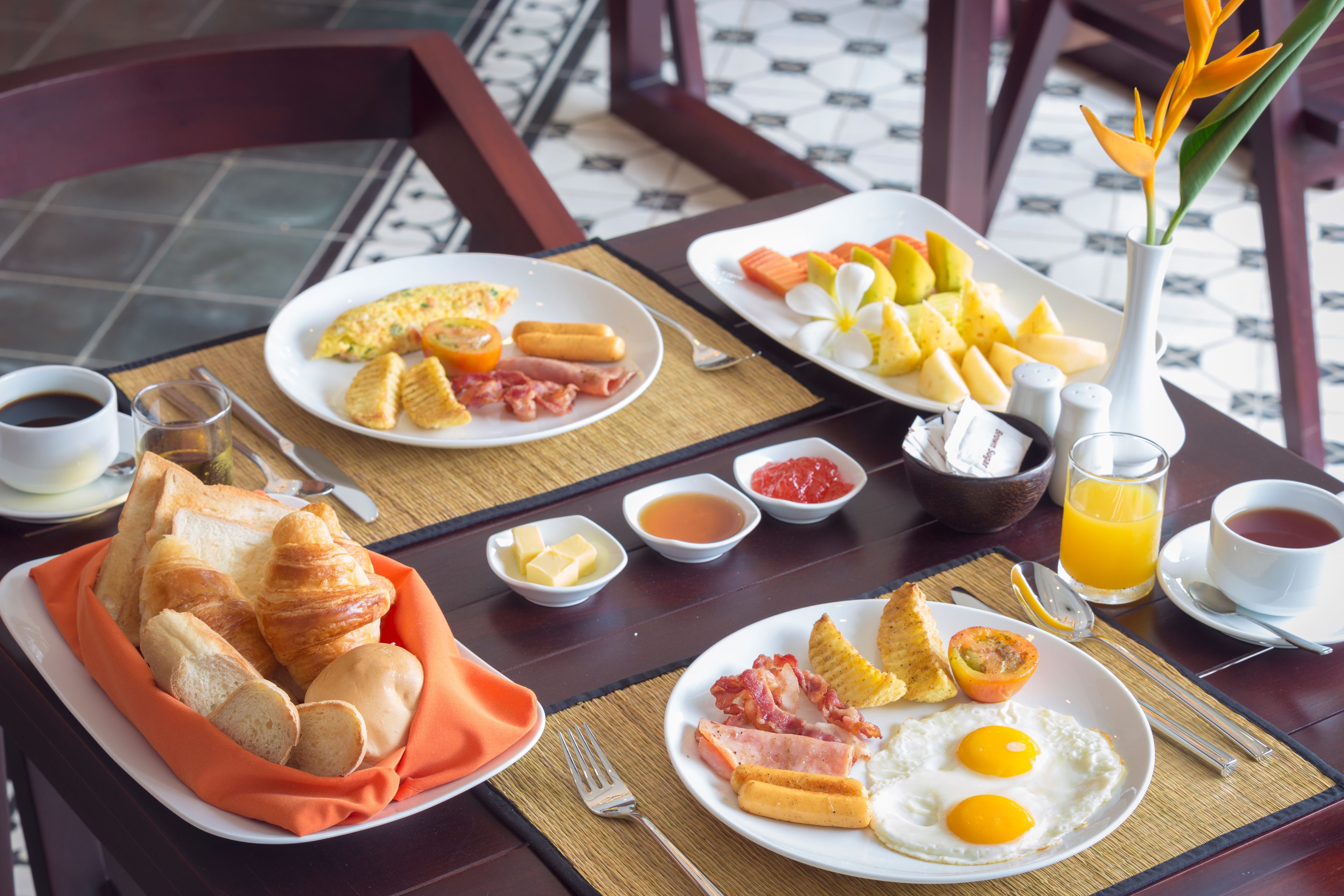 breakfast (usd 8 per person)
