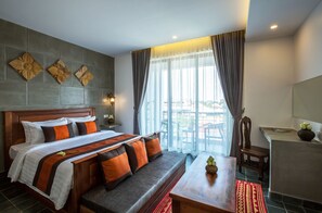 Premier Deluxe | Minibar, Zimmersafe, Schreibtisch, Zustellbetten