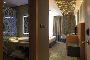 Suite Keluarga | Kamar mandi | Shower, perlengkapan mandi gratis, pengering rambut, dan jubah mandi