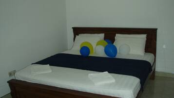 Basic Double Room, 1 Double Bed, Non Smoking, Garden View | Desk, free WiFi