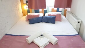 Chambre triple Prestige, 1 chambre, accessible aux personnes à mobilité réduite, au bord de la plage | Coffre-fort, bureau, système d’insonorisation, accès au Wi-Fi (inclus)