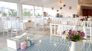 包每日自助早餐