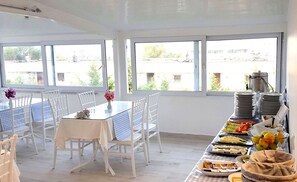 包每日自助早餐