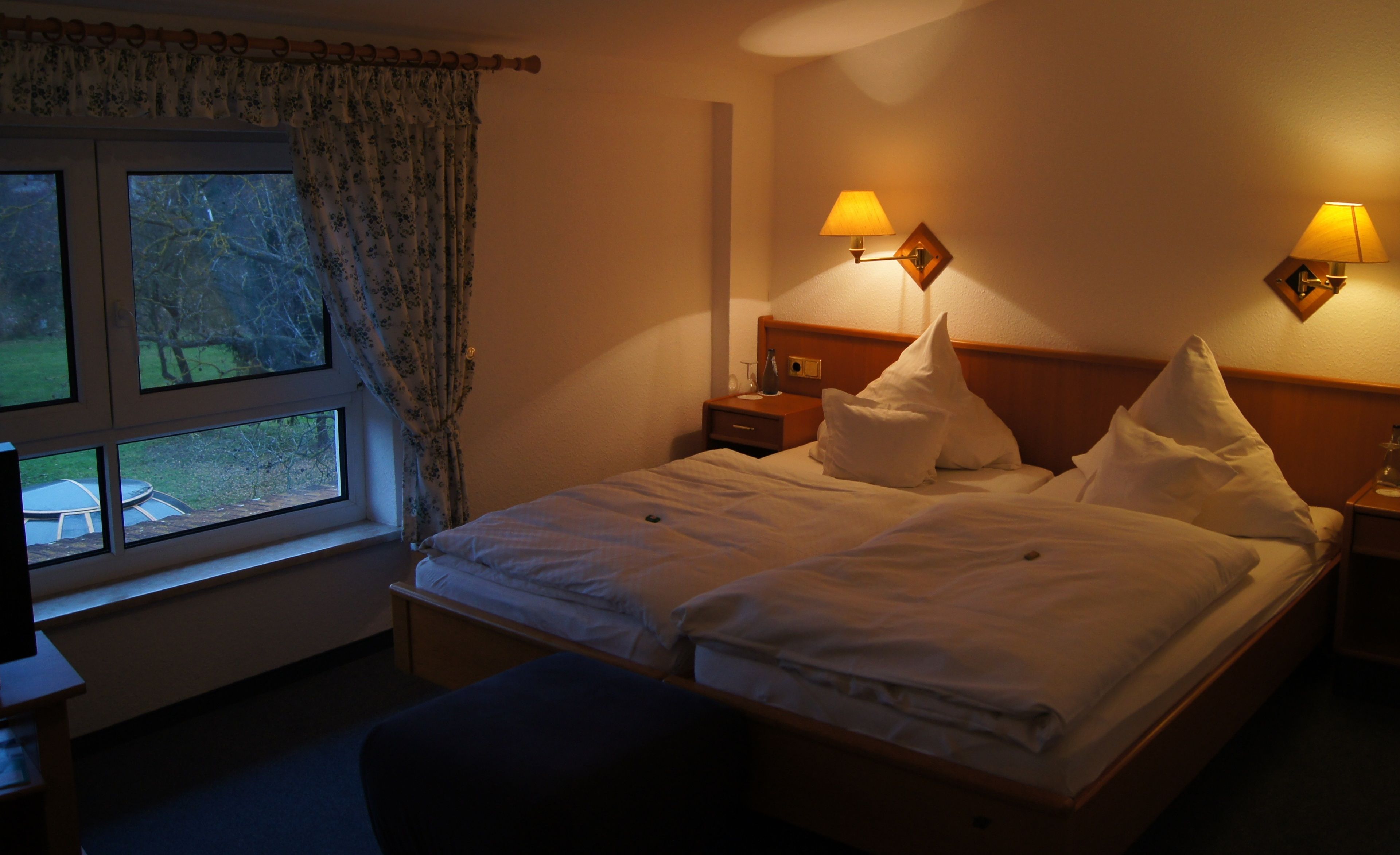 Desk, rollaway beds, free WiFi