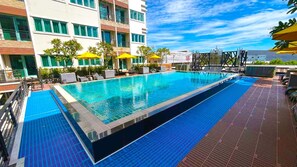 Outdoor pool - Suvarnabhumi Ville Airport Hotel (Bang Phli)