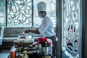 Free daily buffet breakfast - Gallery Design Hotel (Sisaket)
