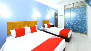A hotel room with two beds, a window with a view of the sky, and a door to the bathroom. - Hotel O Midah Inn Puchong (Seri Kembangan)