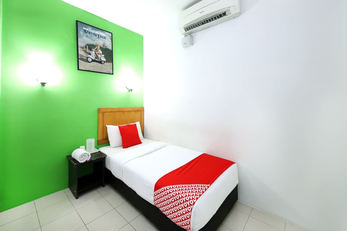 Standard Single Room | Free WiFi, bed sheets