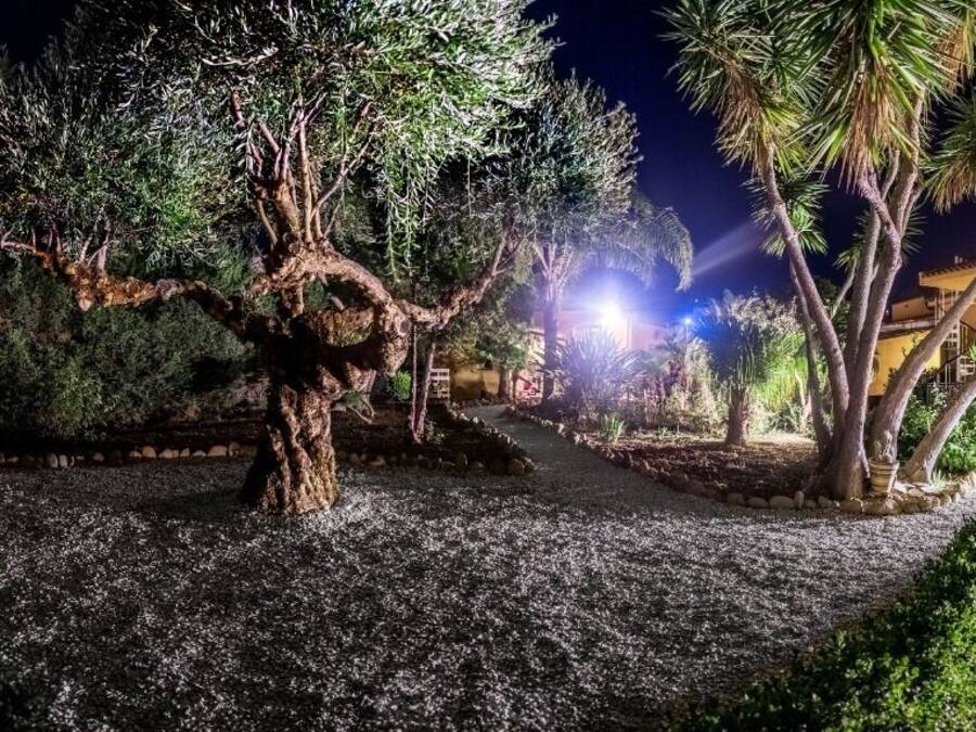 Deluxe Quadruple Room (Giunone) | Garden view