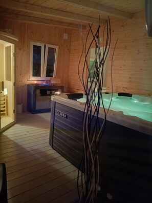 Sauna, spa, soins du corps, massage aux pierres chaudes