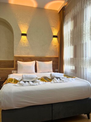 Premium bedding, in-room safe, desk, soundproofing - Otantik Hotel (Istanbul)