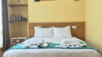 Roupas de cama premium, cofres nos quartos, escrivaninha