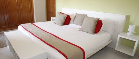 Junior Double or Twin Room, Mountain View | Hypo-allergenic bedding, individually decorated, individually furnished