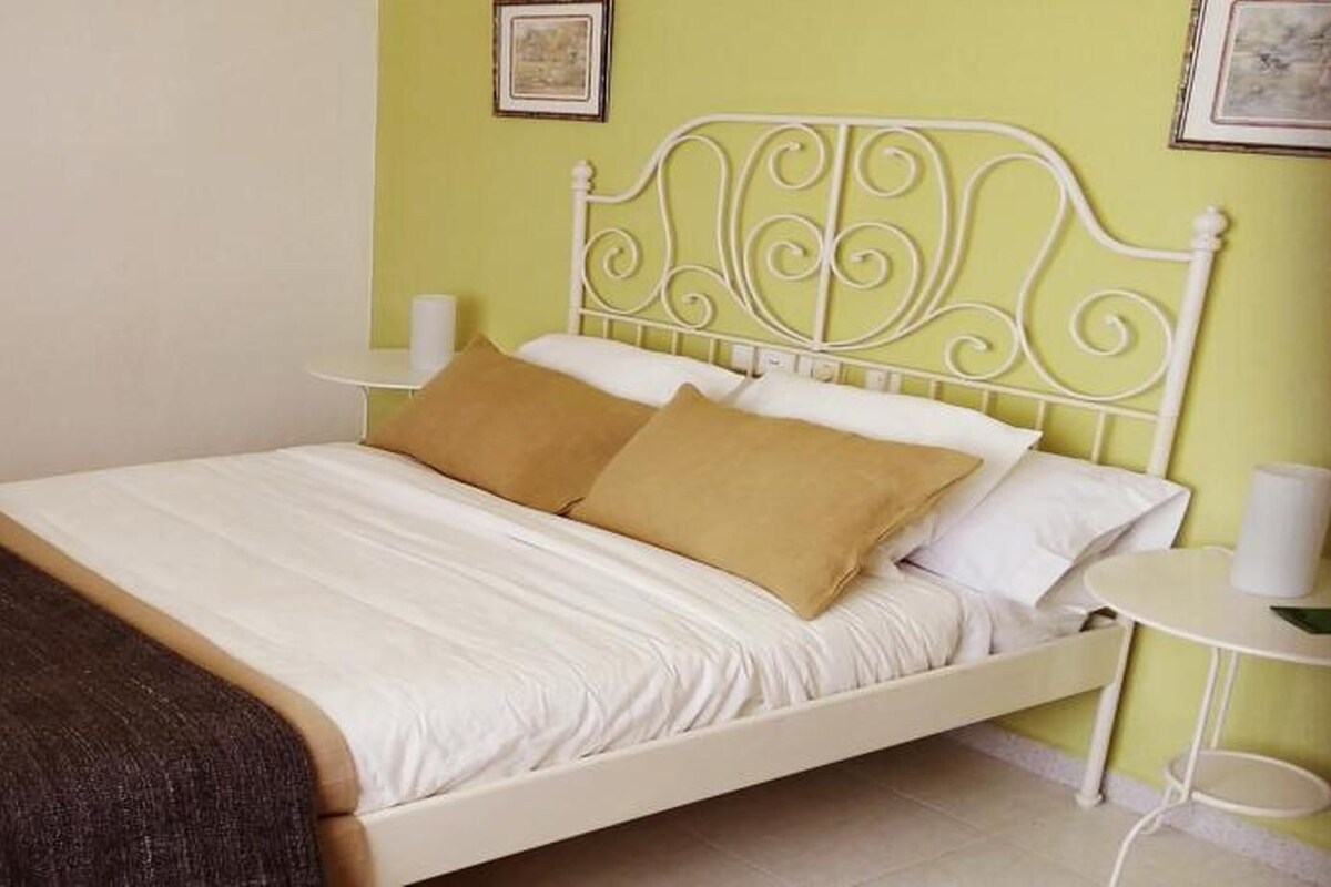 Bộ đồ giường kháng dị ứng, bàn, màn/rèm cản sáng, phòng cách âm 