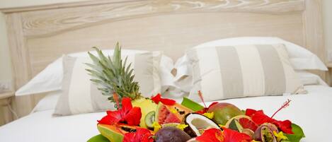 高級雙人或雙床房 | 高級寢具、Select Comfort 床墊、迷你吧、房內夾萬