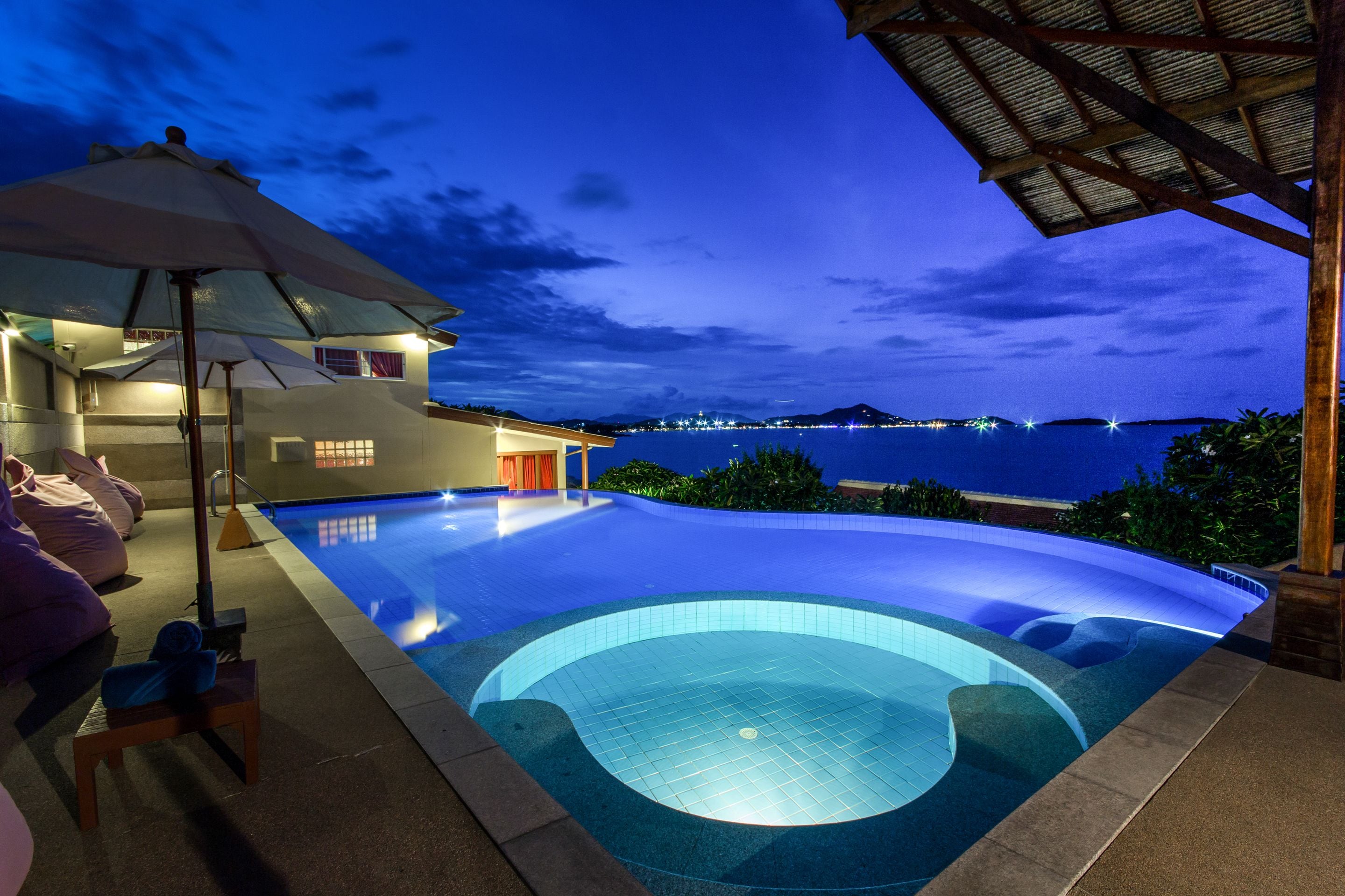 Outdoor pool, pool umbrellas, sun loungers