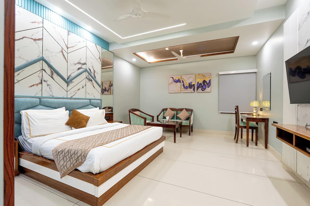 Club Royal Premium | Premium bedding, minibar, in-room safe, desk
