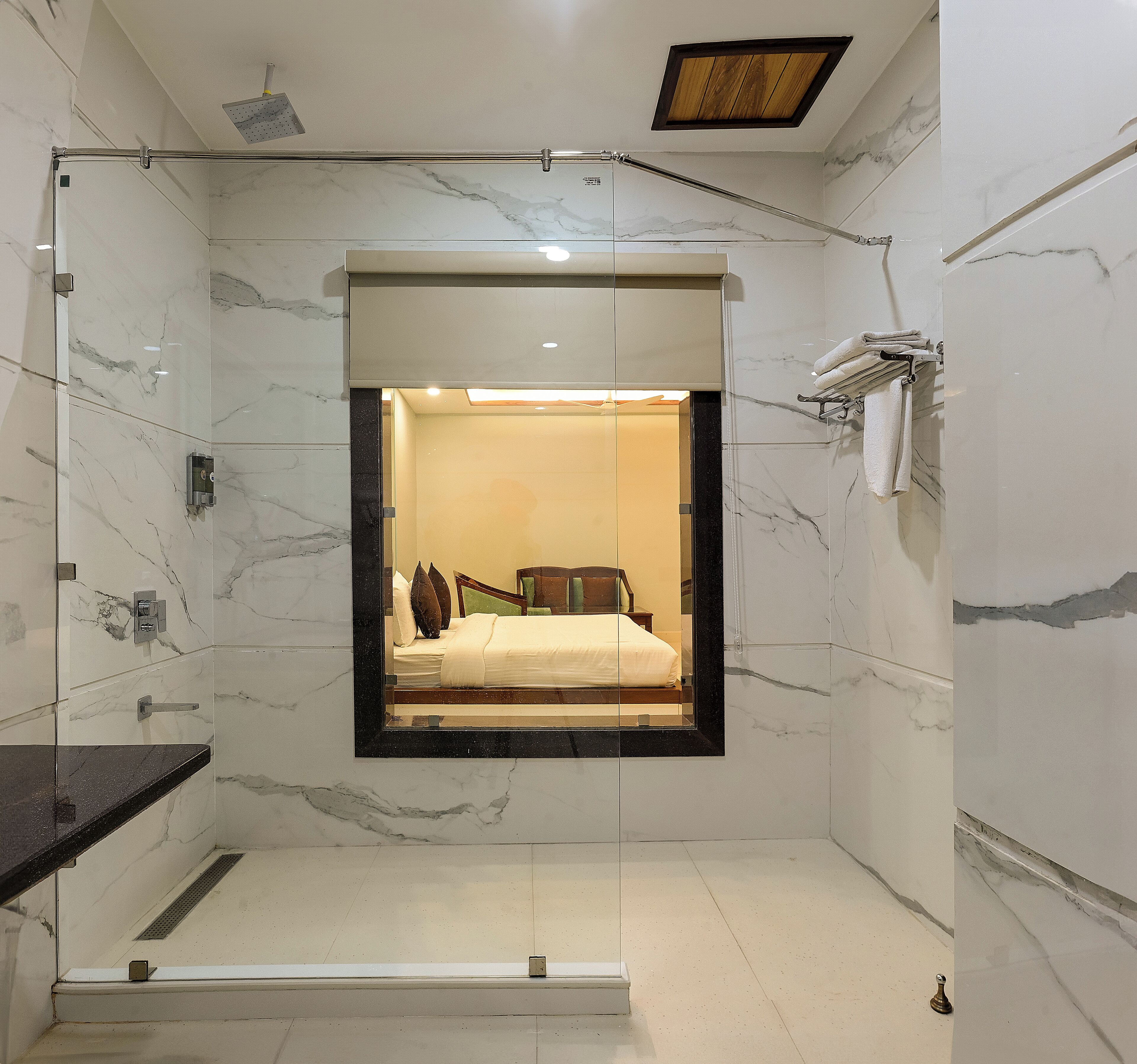 Shower, rainfall showerhead, free toiletries, hair dryer