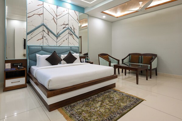 Club Royale | Premium bedding, minibar, in-room safe, desk