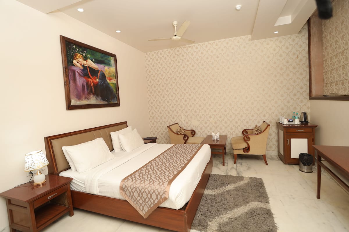 CLUB LUXURIA | Premium bedding, minibar, in-room safe, desk