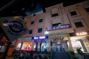 A hotel named Leela Grande with multiple store fronts including D'Cats, United Colors of Benetton, and KAZO.
