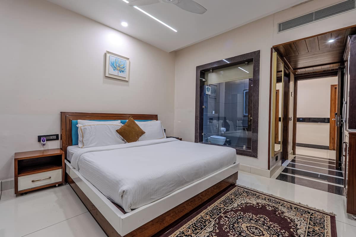 CLUB LUXURIA  | Premium bedding, minibar, in-room safe, desk