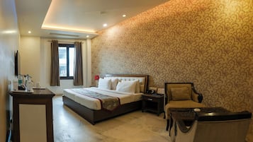 Club Royale | 1 bedroom, premium bedding, minibar, in-room safe