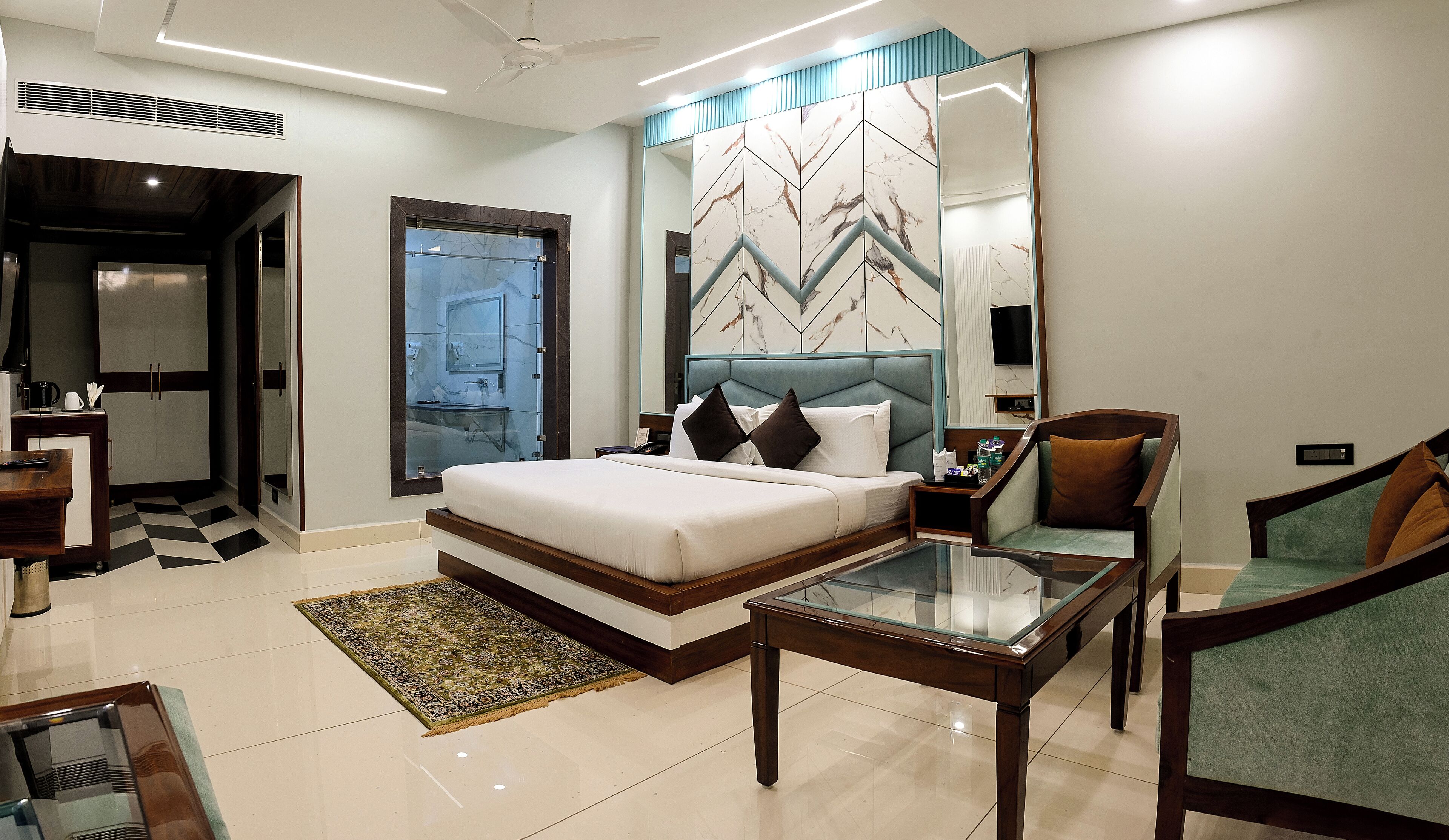 Habitación Royal | Ropa de cama de alta calidad y minibar 