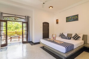Deluxe Double Room, 1 King Bed, Balcony, Garden View | In-room safe, desk, blackout drapes, iron/ironing board - Green Villa (Unawatuna)