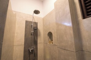 In-room safe, desk, blackout curtains, iron/ironing board - Green Villa (Unawatuna)